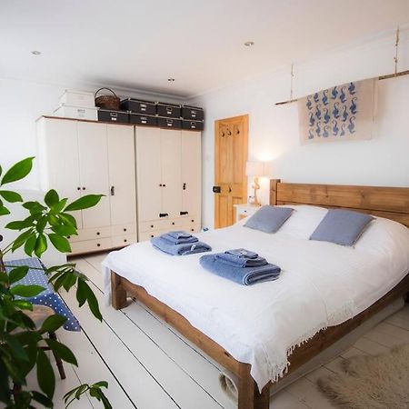 Restful And Cosy 4 Bed Home Minutes From The Beach Sandgate Bagian luar foto