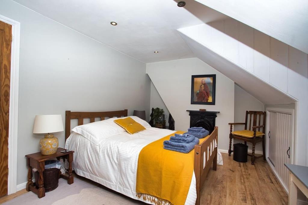 Restful And Cosy 4 Bed Home Minutes From The Beach Sandgate Bagian luar foto
