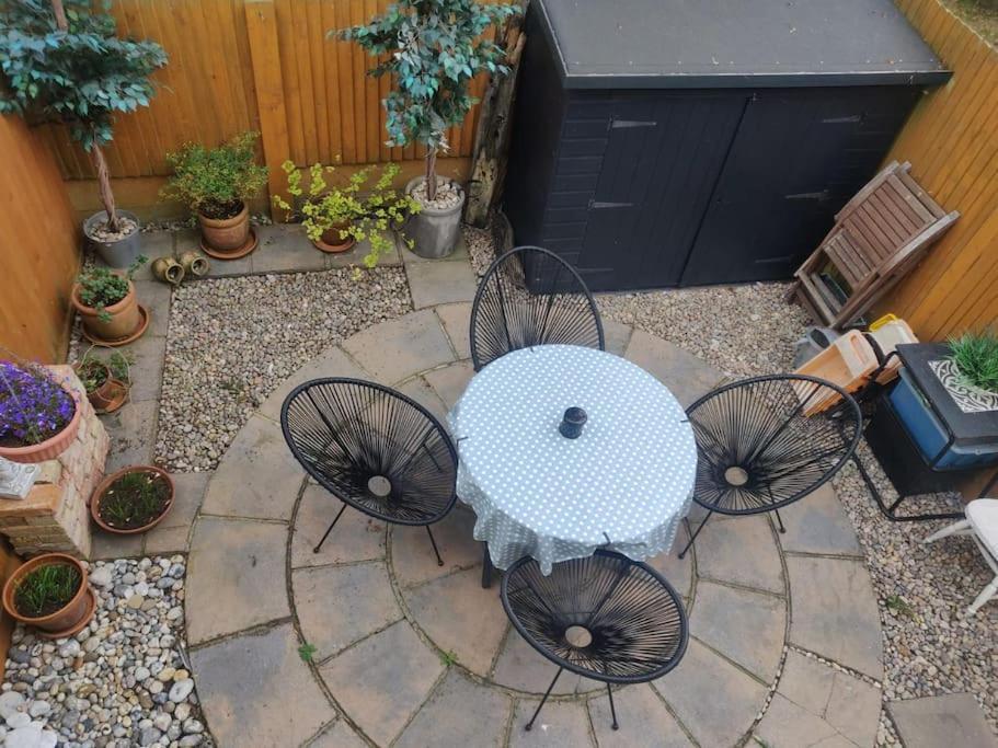 Restful And Cosy 4 Bed Home Minutes From The Beach Sandgate Bagian luar foto