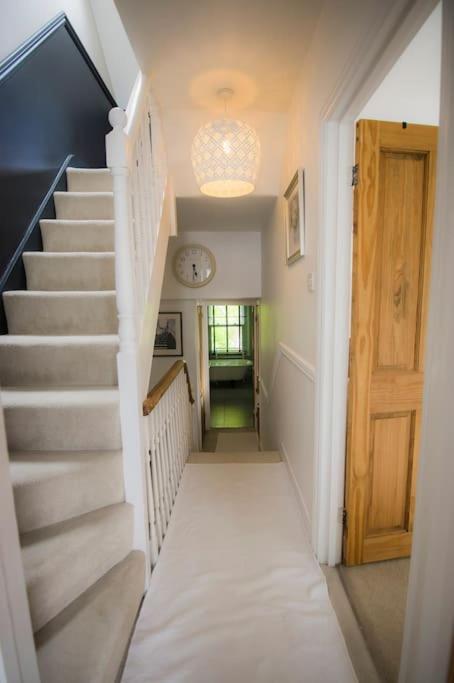 Restful And Cosy 4 Bed Home Minutes From The Beach Sandgate Bagian luar foto