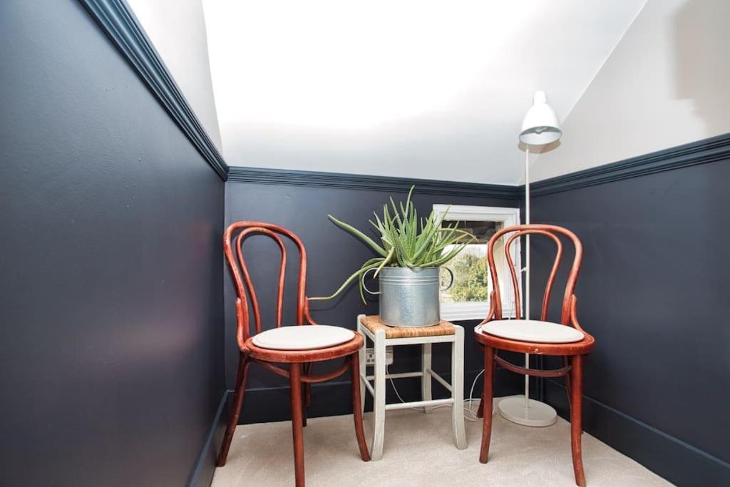 Restful And Cosy 4 Bed Home Minutes From The Beach Sandgate Bagian luar foto