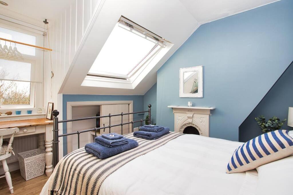 Restful And Cosy 4 Bed Home Minutes From The Beach Sandgate Bagian luar foto